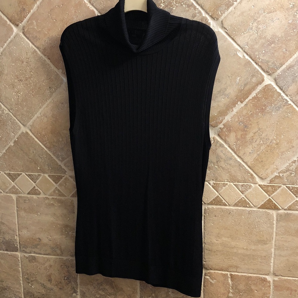Yuka Black Ribbed Sleeveless Turtleneck - size L - tunic length - runs big